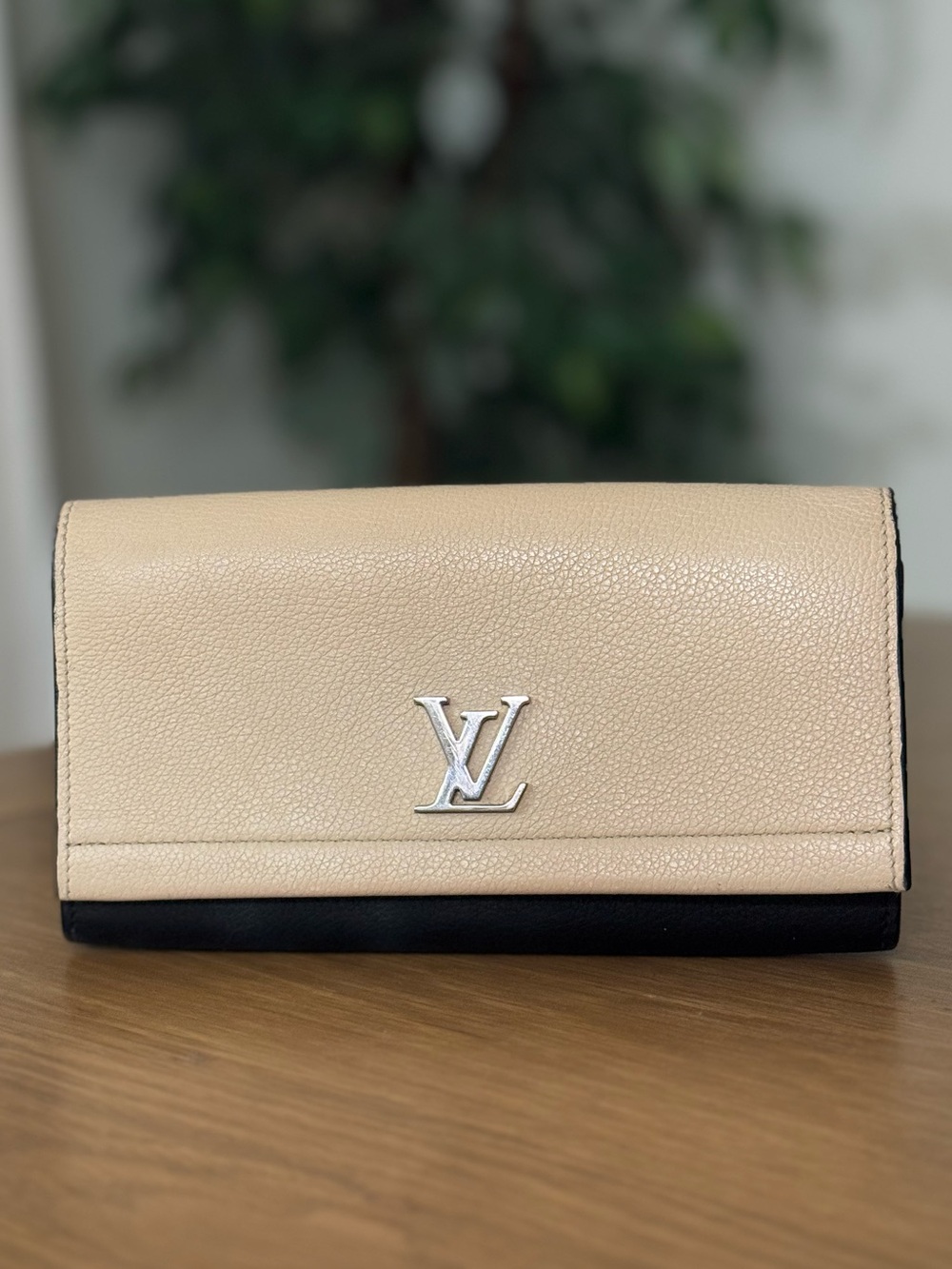 Louis Vuitton LV Wallet Lockme II cream black